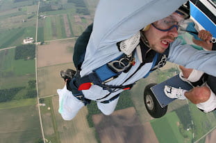 Steven Bochte skydiving